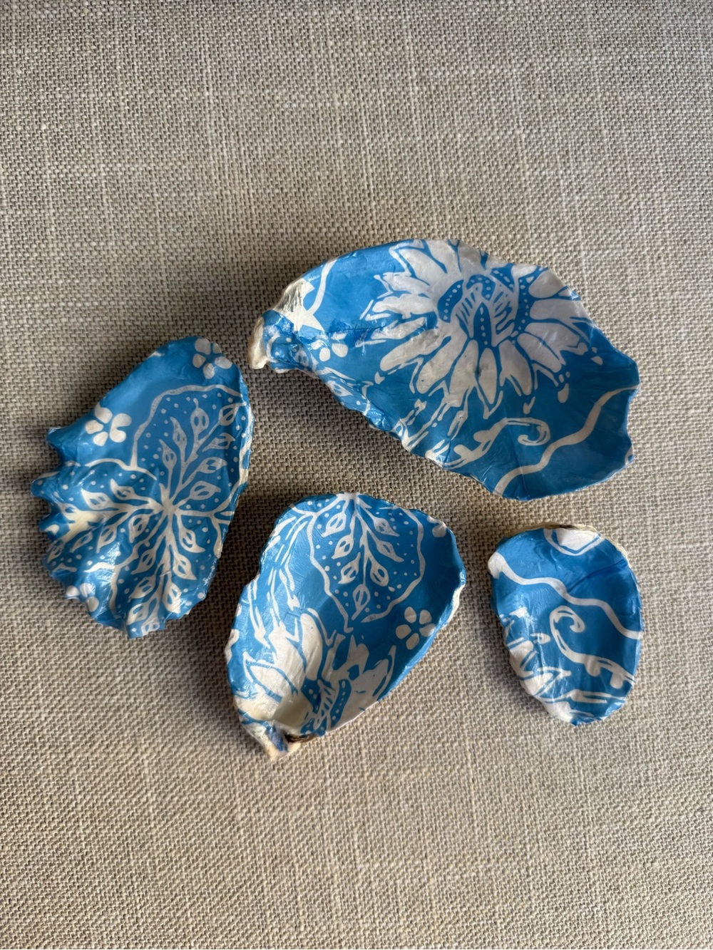 Oyster shells with blue and white Hawaiian flowers